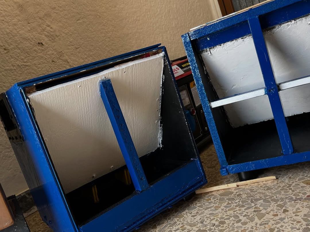 Altavoz Turbosound 1:3, Vista 3